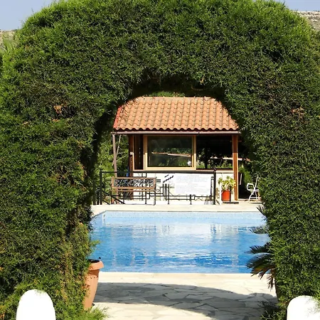 Ampelokipi Hotel apartamentowy 3*